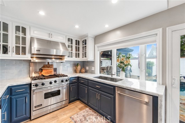 Detail Gallery Image 11 of 61 For 5522 Mossvale Cir, Huntington Beach,  CA 92649 - 4 Beds | 3 Baths