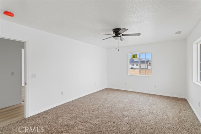 16925 Nanticoke Road, Apple Valley CA: https://media.crmls.org/medias/63615fd5-85f6-426b-b305-8dbdb6be3907.jpg