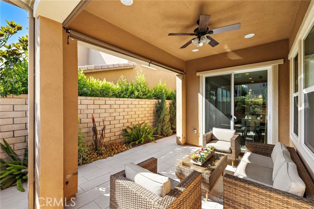 42 Castellana, Lake Forest CA: https://media.crmls.org/medias/6361f365-97c6-438e-8a68-002f3e3de51d.jpg