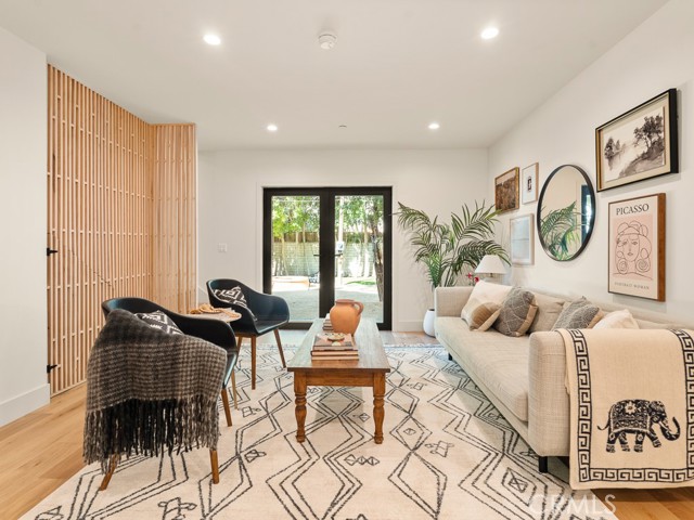 Detail Gallery Image 23 of 68 For 11911 Hartsook, Valley Village,  CA 91607 - 5 Beds | 4 Baths