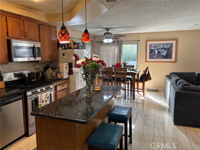 Detail Gallery Image 9 of 32 For 11545 Honeyglen, Pacoima,  CA 91331 - 3 Beds | 3 Baths