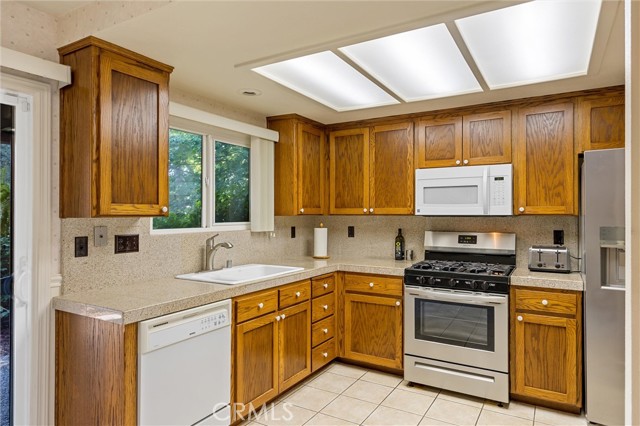 Detail Gallery Image 3 of 52 For 2665 Waverly Ct, Chico,  CA 95973 - 3 Beds | 2 Baths