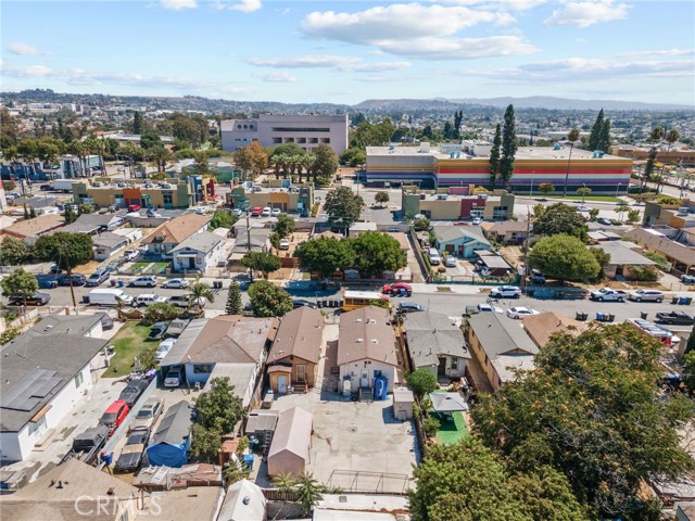 225 S Kern Avenue, Los Angeles CA: https://media.crmls.org/medias/63632906-858d-4ba2-96f7-d39e45d4257f.jpg