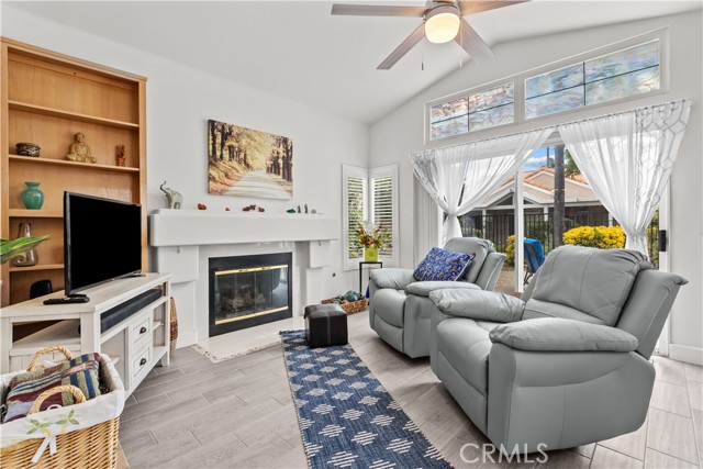 Detail Gallery Image 5 of 51 For 40402 via Siena, Murrieta,  CA 92562 - 3 Beds | 2/1 Baths