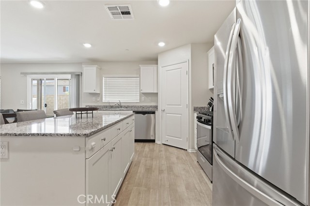 Detail Gallery Image 6 of 27 For 28858 Enclave, Winchester,  CA 92596 - 4 Beds | 2/1 Baths