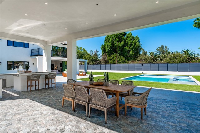 Detail Gallery Image 49 of 74 For 13807 Magnolia Bld, Sherman Oaks,  CA 91423 - 5 Beds | 4/1 Baths
