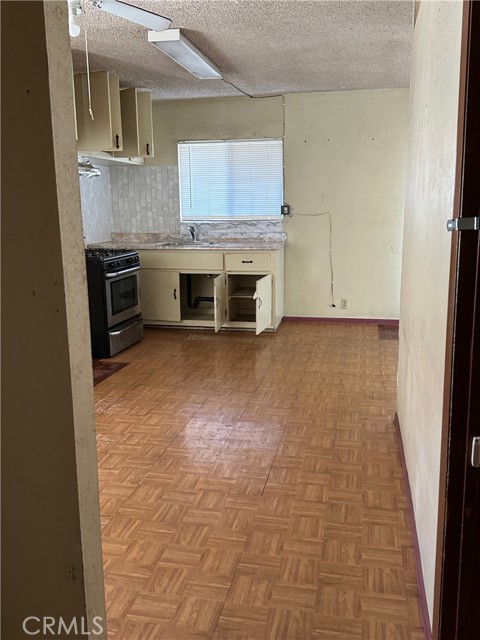 5255 Sumner Avenue, Los Angeles CA: https://media.crmls.org/medias/6363a025-63bc-452c-bd81-bd558557bcc0.jpg