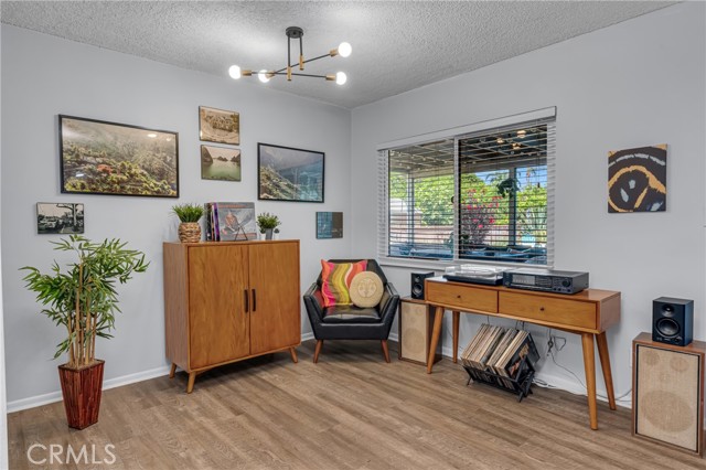 Detail Gallery Image 4 of 43 For 9811 Kempster Ave, Fontana,  CA 92335 - 3 Beds | 2 Baths