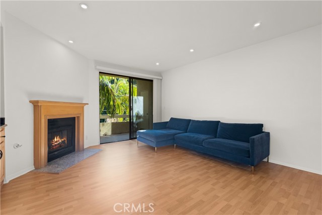 Detail Gallery Image 7 of 20 For 4430 Noble Ave #208,  Sherman Oaks,  CA 91403 - 2 Beds | 2 Baths