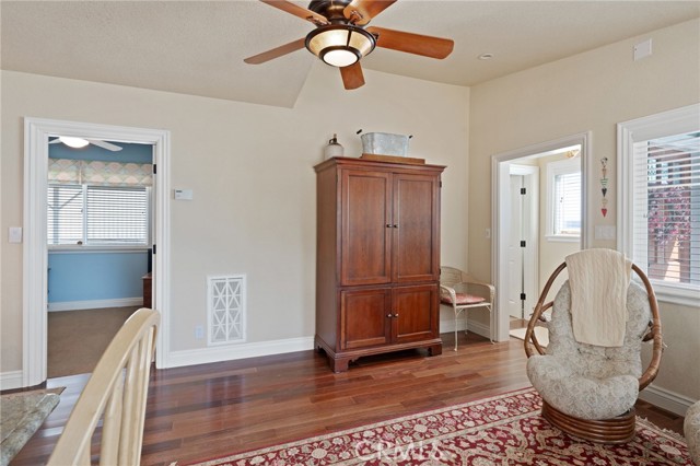 Detail Gallery Image 10 of 37 For 13660 Lower Lakeshore Dr, Clearlake,  CA 95422 - 3 Beds | 2 Baths