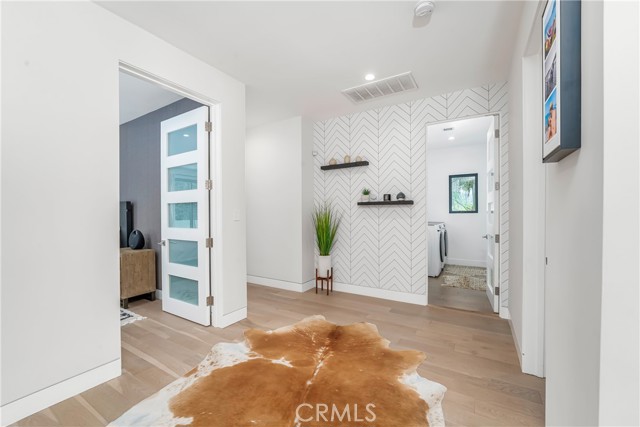 4706 Katherine Avenue, Sherman Oaks CA: https://media.crmls.org/medias/6366e7c7-a89d-4b5f-b445-3d3ccbf3b3db.jpg