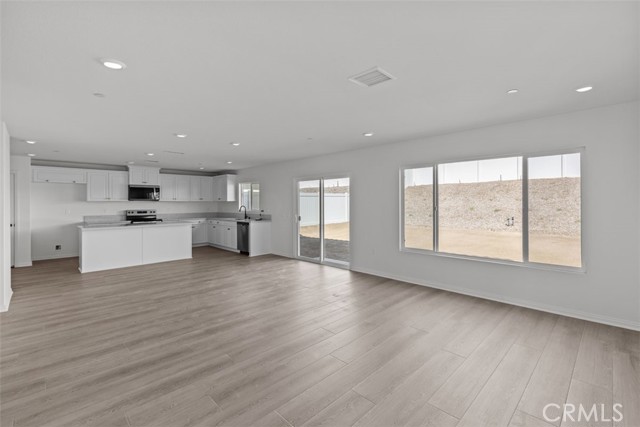 Detail Gallery Image 4 of 16 For 25632 Sedona Ln, Homeland,  CA 92548 - 3 Beds | 2/1 Baths