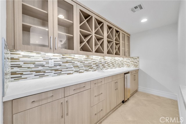 25 Village Way, Irvine CA: https://media.crmls.org/medias/63678416-4649-49e1-b302-931e16b29d61.jpg