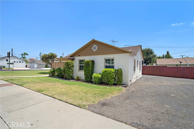 Image 4 of 25 For 700 Brea Boulevard