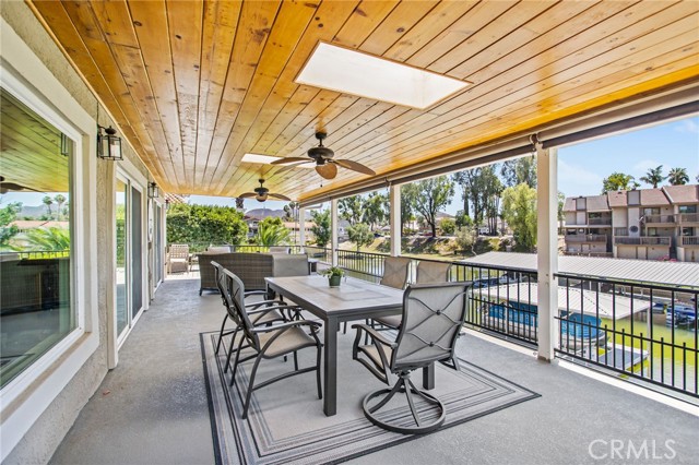 30201 Spray Drive, Canyon Lake CA: https://media.crmls.org/medias/6367f10d-408a-40d5-8307-90e9c961fb55.jpg