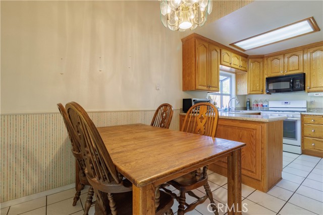 Detail Gallery Image 16 of 38 For 1323 Kingswood, Redlands,  CA 92374 - 3 Beds | 2 Baths