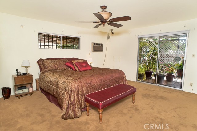 Detail Gallery Image 9 of 18 For 6856 Hesperia Ave, Reseda,  CA 91335 - 5 Beds | 2 Baths