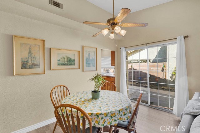 Detail Gallery Image 10 of 38 For 13032 Rainwood Ct, Victorville,  CA 92395 - 2 Beds | 2 Baths