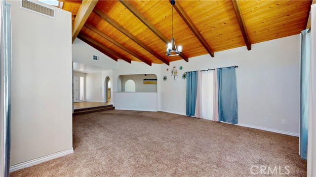 15460 Mandan Road, Apple Valley CA: https://media.crmls.org/medias/636af3ca-20f9-4a84-b85b-934c8d092f5b.jpg