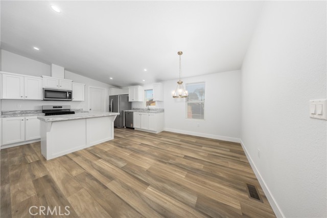 Detail Gallery Image 3 of 32 For 1855 E Riverside Dr #252,  Ontario,  CA 91761 - 3 Beds | 2 Baths