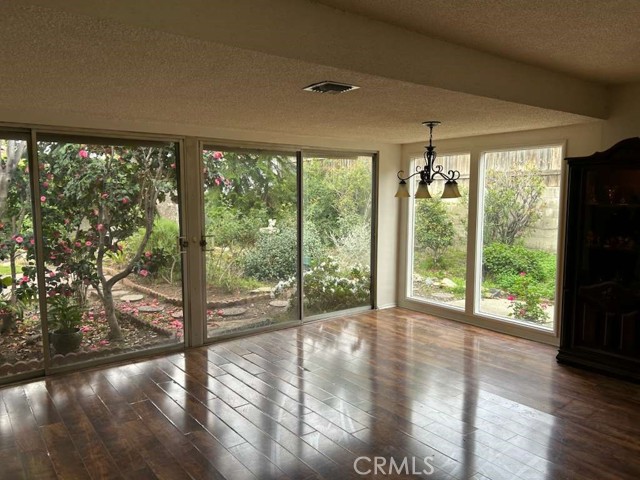 Detail Gallery Image 5 of 26 For 1215 Coronet, Pasadena,  CA 91107 - 2 Beds | 2 Baths