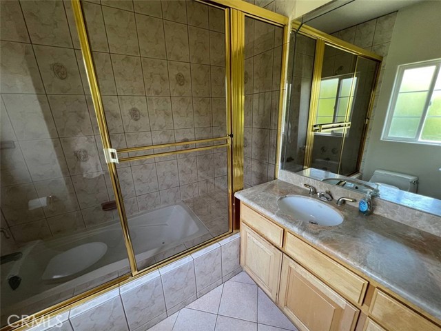 4751 Haskell Avenue, Encino CA: https://media.crmls.org/medias/636cf086-3d8d-496d-beee-390971e21d18.jpg