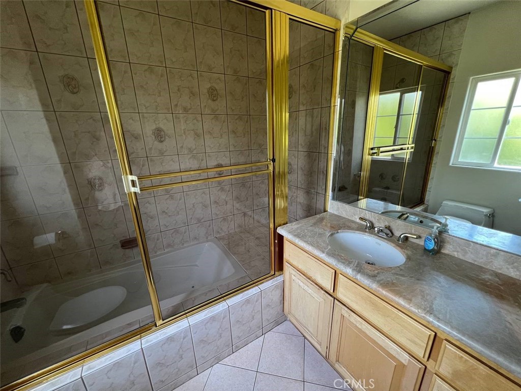 https://media.crmls.org/medias/636cf086-3d8d-496d-beee-390971e21d18.jpg?preset=X-Large