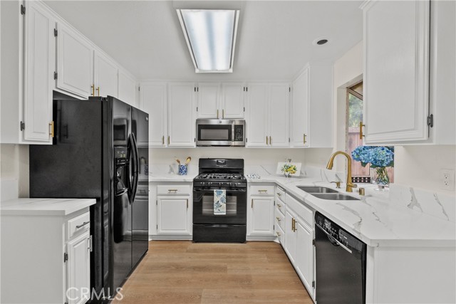 Detail Gallery Image 14 of 40 For 4337 Willow Glen St, Calabasas,  CA 91302 - 3 Beds | 3 Baths