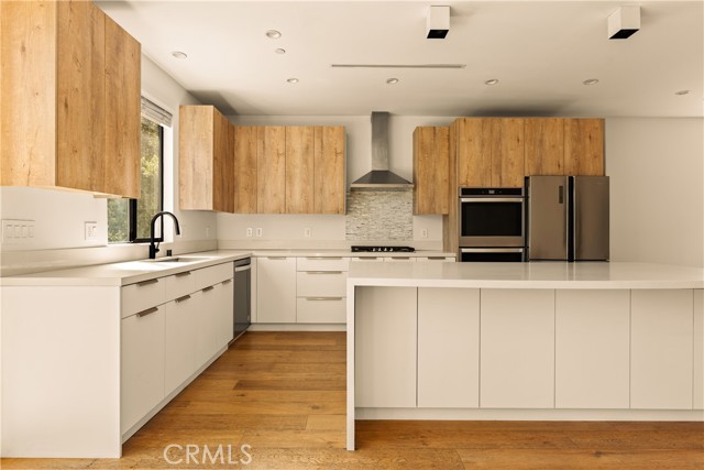 Detail Gallery Image 8 of 26 For 17606 Bromley St, Encino,  CA 91316 - 4 Beds | 3/1 Baths