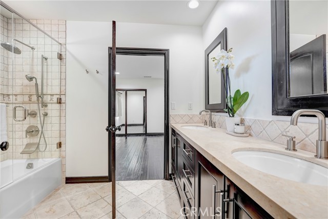 Detail Gallery Image 10 of 15 For 4529 Don Pio, Woodland Hills,  CA 91364 - 4 Beds | 2/1 Baths