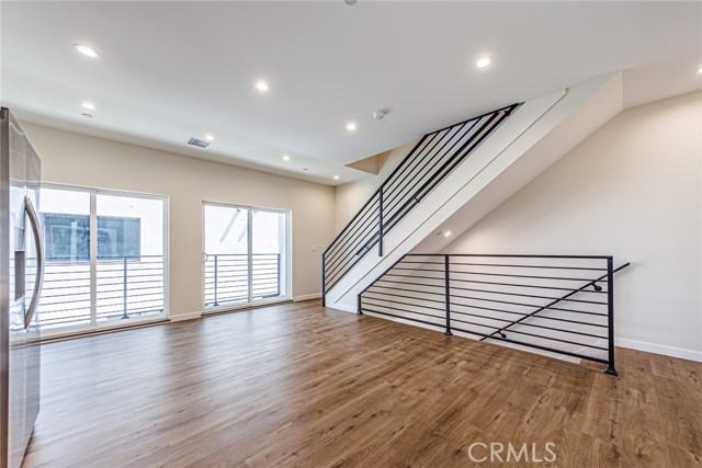 Detail Gallery Image 10 of 29 For 1859 Crenshaw Bld, Los Angeles,  CA 90019 - 4 Beds | 3 Baths