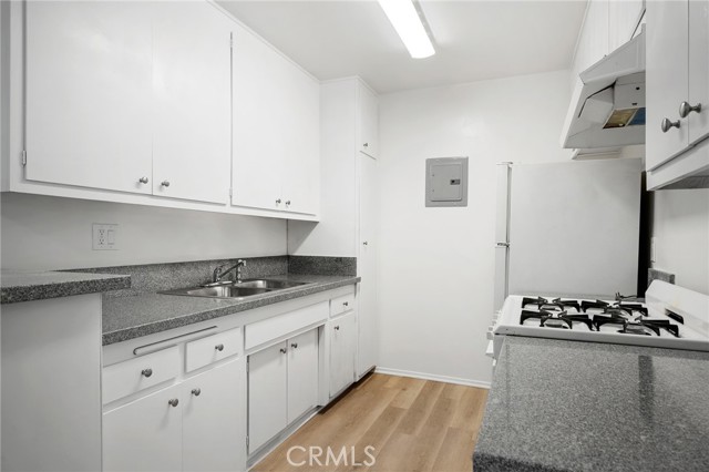 1422 N Curson Avenue, Los Angeles CA: https://media.crmls.org/medias/636f7c8d-850c-4c92-9a87-79d15253a27b.jpg