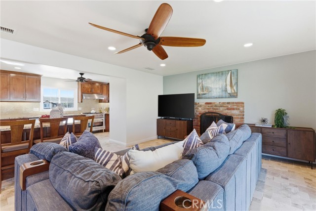 Detail Gallery Image 16 of 39 For 17441 Jefferson Ln, Huntington Beach,  CA 92647 - 3 Beds | 2 Baths