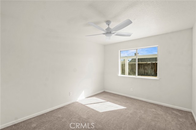 Detail Gallery Image 12 of 27 For 2130 Matthew Ave, Rosamond,  CA 93560 - 3 Beds | 2 Baths