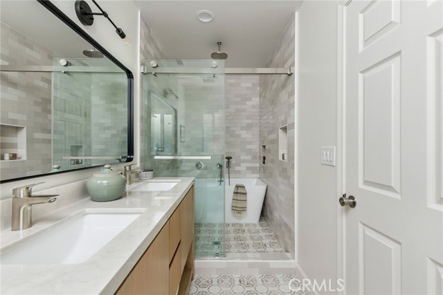 Detail Gallery Image 13 of 21 For 4057 Woodcliff Rd, Sherman Oaks,  CA 91403 - 3 Beds | 2/1 Baths