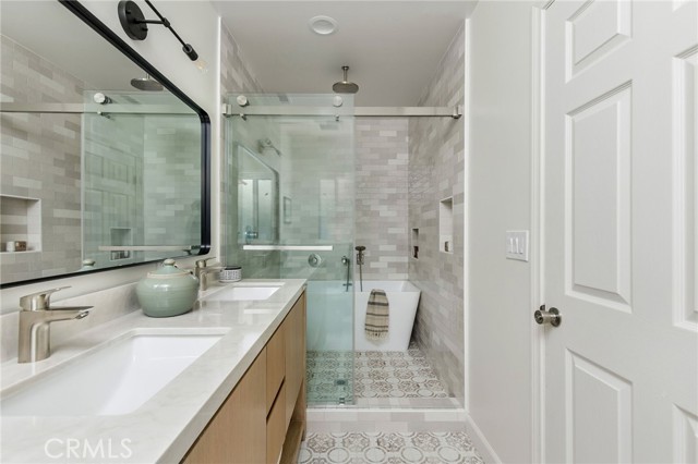 Detail Gallery Image 13 of 21 For 4057 Woodcliff Rd, Sherman Oaks,  CA 91403 - 3 Beds | 2/1 Baths