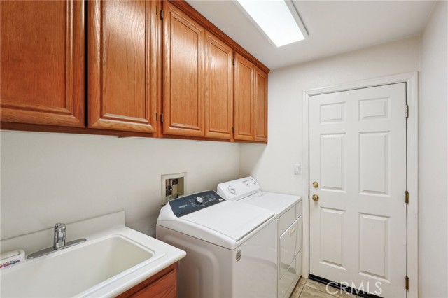 13856 Casablanca Court, Eastvale CA: https://media.crmls.org/medias/6370abd0-ca43-4882-8d4a-102d46fb0b02.jpg