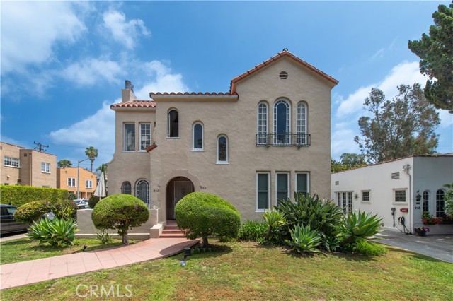 8214 Romaine Street photo 3