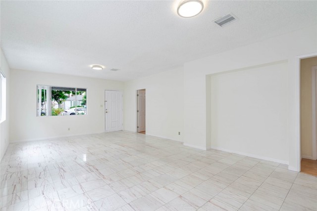 Detail Gallery Image 8 of 30 For 818 E Windsor Rd, Glendale,  CA 91205 - 3 Beds | 2 Baths