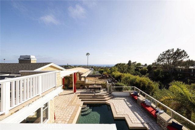 633 Rockford Road, Corona del Mar CA: https://media.crmls.org/medias/63711d9a-7f8c-4a1c-9605-69efec5e249a.jpg