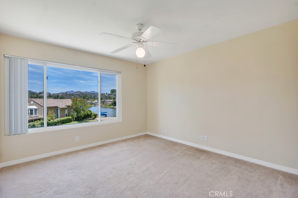 https://media.crmls.org/medias/637207bd-0fe2-4435-8e9e-2522332e7a0d.jpg?preset=X-Large