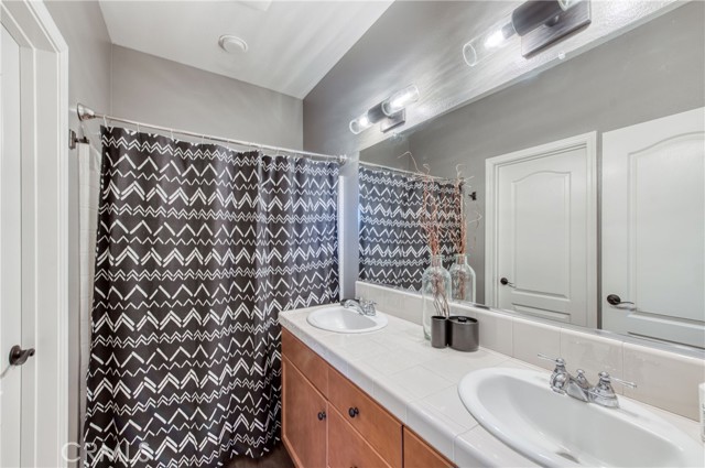 Detail Gallery Image 24 of 47 For 5272 W King Fisher Ln, Fresno,  CA 93722 - 4 Beds | 2/1 Baths