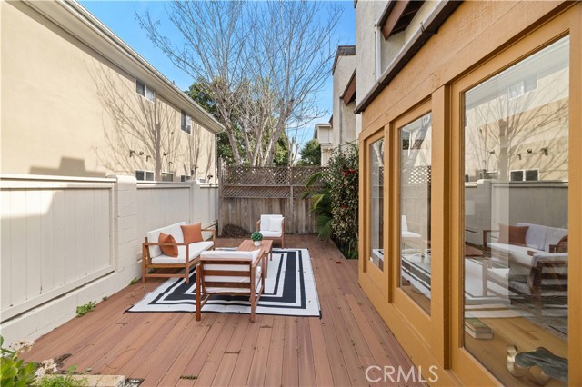 Detail Gallery Image 24 of 34 For 2317 Carnegie Ln #B,  Redondo Beach,  CA 90278 - 3 Beds | 2/1 Baths