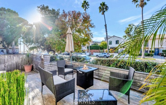 222 19th, Huntington Beach CA: https://media.crmls.org/medias/6372d037-991d-4fbd-b3dc-d4948ad1b48b.jpg