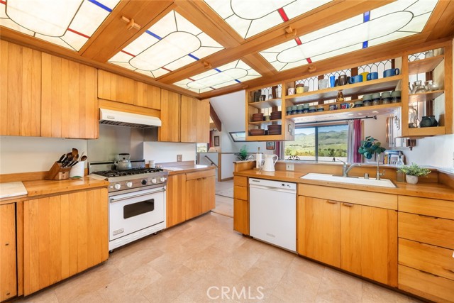 1505 Tiffany Ranch Road, Arroyo Grande CA: https://media.crmls.org/medias/63741e2d-bad9-4a25-8409-fe6df9250a7d.jpg