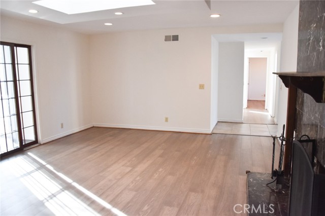 Detail Gallery Image 8 of 43 For 16131 Nassau Ln, Huntington Beach,  CA 92649 - 3 Beds | 3 Baths