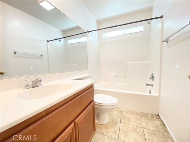 Image 19 of 21 For 15605 Lasselle Street 6