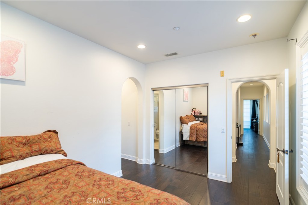 MLS #OC25199946 image #25