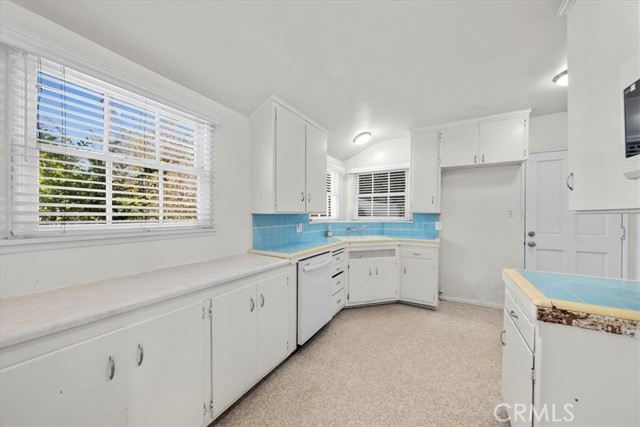 Detail Gallery Image 23 of 67 For 716 33rd St, Manhattan Beach,  CA 90266 - 4 Beds | 2 Baths
