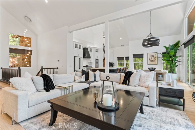 1019 Pintail Circle, Lake Arrowhead CA: https://media.crmls.org/medias/63773935-5bc3-4dae-8d4a-926520f942c7.jpg